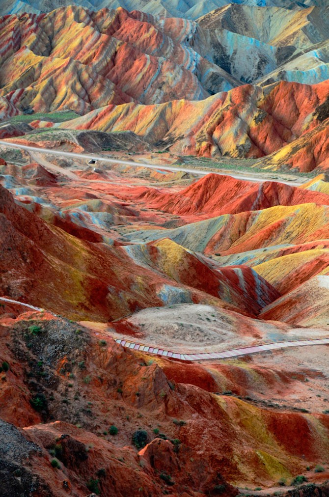 Ландшафт Дэнксия – цветные горы Китая (18 фото)