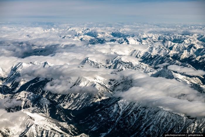 Красочные фотографии, сделанные из иллюминатора самолета (55 фото)