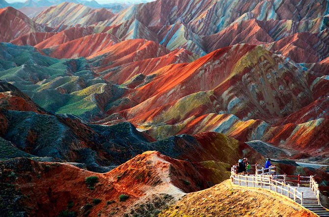Ландшафт Дэнксия – цветные горы Китая (18 фото)