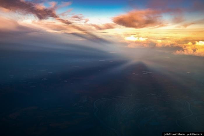 Красочные фотографии, сделанные из иллюминатора самолета (55 фото)