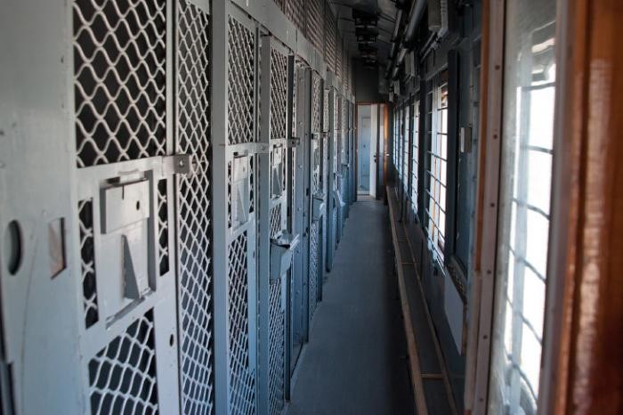 Экскурсия по вагону для перевозки заключенных (17 фото)