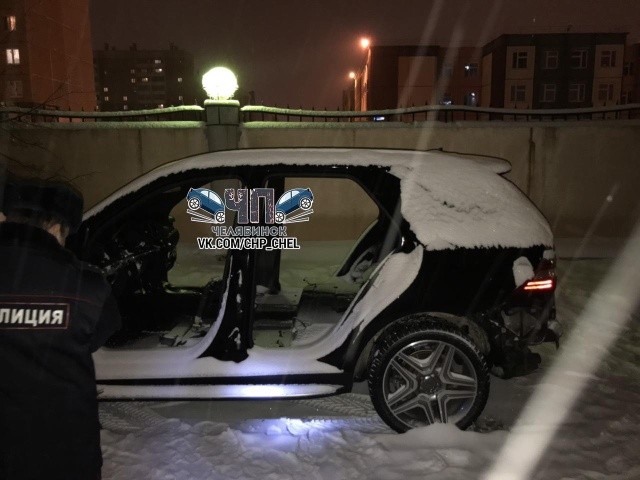 В Челябинске злоумышленники разобрали внедорожник Mercedes за одну ночь (6 фото)