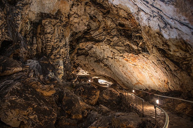 Крупнейшая пещера в Болгарии (23 фото)