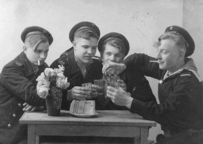 «Наркомовские 100 грамм»: влиял ли алкоголь на исход войны (5 фото)
