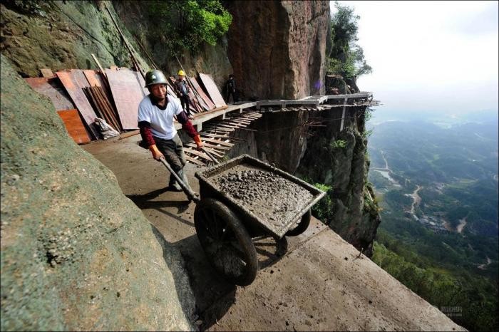 Как строятся экскурсионные дороги в горном Китае (32 фото)