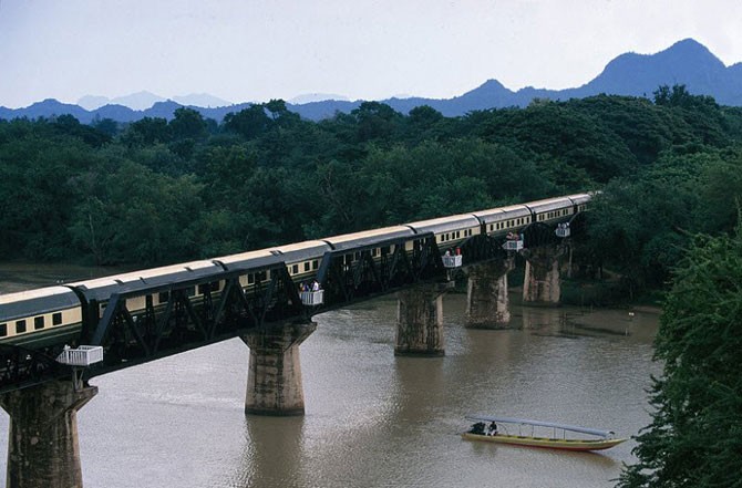 Самый красивый поезд Азии (14 фото)