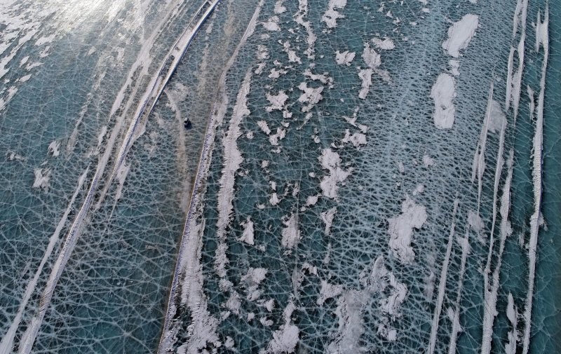 Автомобильная дорога по льдам Енисея