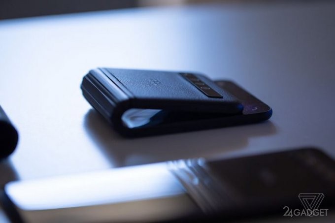Сгибаемые смартфоны на MWC 2019 представила и TCL (13 фото)