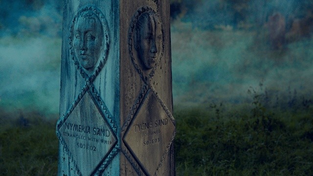 Кладбище героев из сериала "Игра престолов" (24 фото)