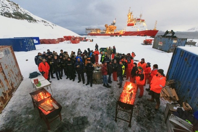 Исследователи в Антарктиде питаются как элитные рестораны (6 фото)