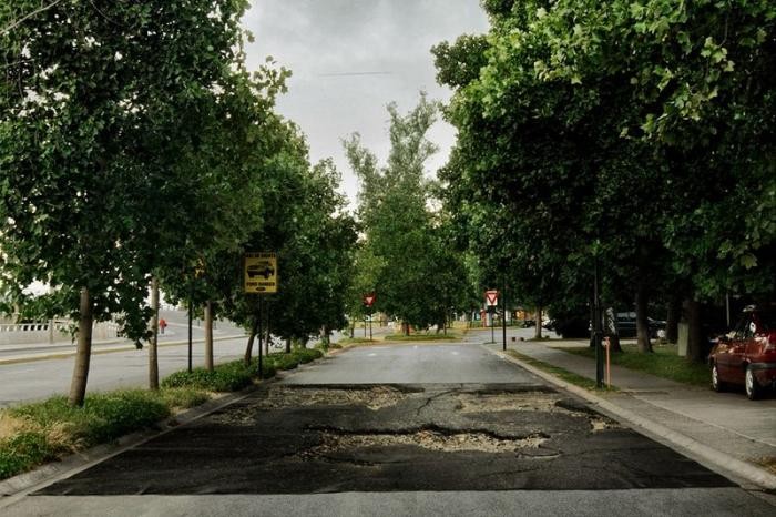 Опасная реклама автомобильной подвески (4 фото)