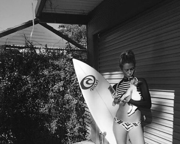 Девушки-серфингистки (48 фото)