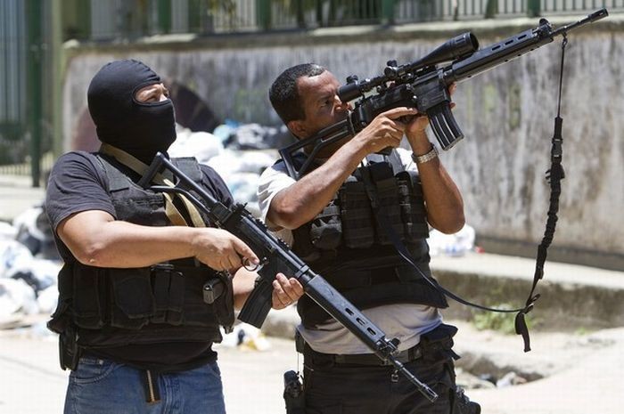 Война с наркомафией в Рио-де-Жанейро (19 фото)