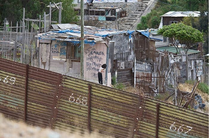 Стена-граница между Мексикой и США (25 фото)