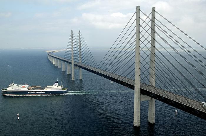 Удивительный мост-тоннель, соединяющий Данию и Швецию (8 фото)