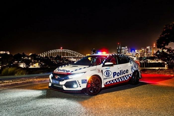 Копы с обратной стороны Земли: на чём ездит полиция Австралии (11 фото)