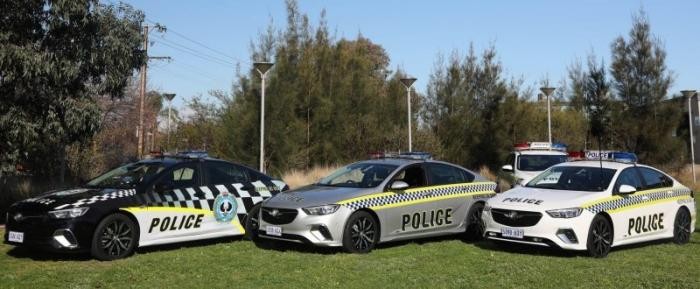 Копы с обратной стороны Земли: на чём ездит полиция Австралии (11 фото)