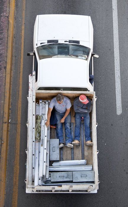 Как мексиканцы ездят на работу (13 фото)