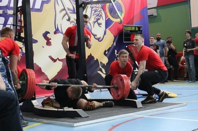 На чемпионате Евразии спортсмен получил жуткую травму (6 фото)