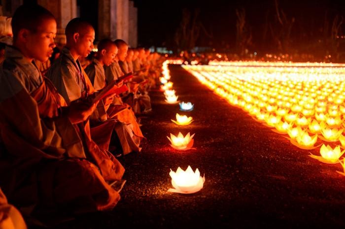 Красочный буддийский праздник (17 фото)