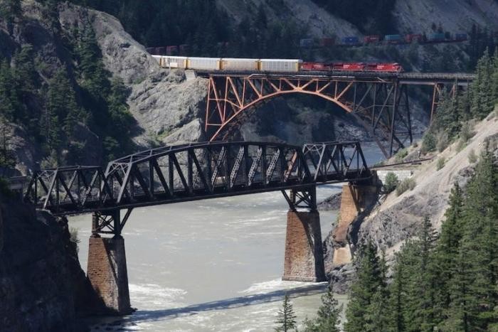 Пейзажи Канадской Тихоокеанской железной дороги (13 фото)