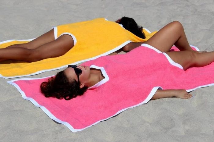 Дизайнер из Нью-Йорка соединила пляжное полотенце и купальник (7 фото)