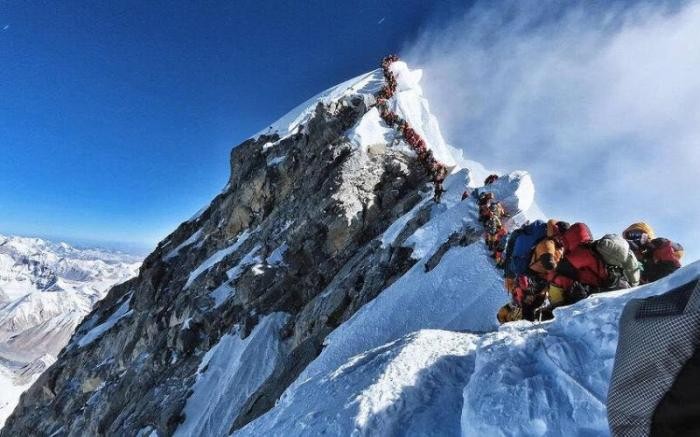 Очередь за смертью на Эвересте (3 фото)
