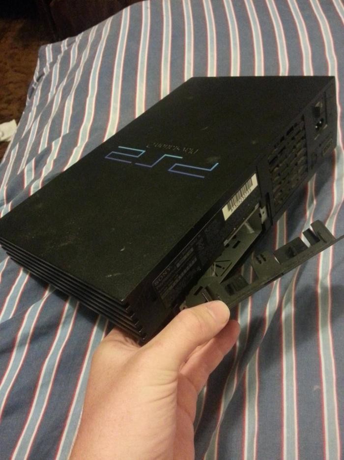 Купленный на распродаже PS2 (6 фото)