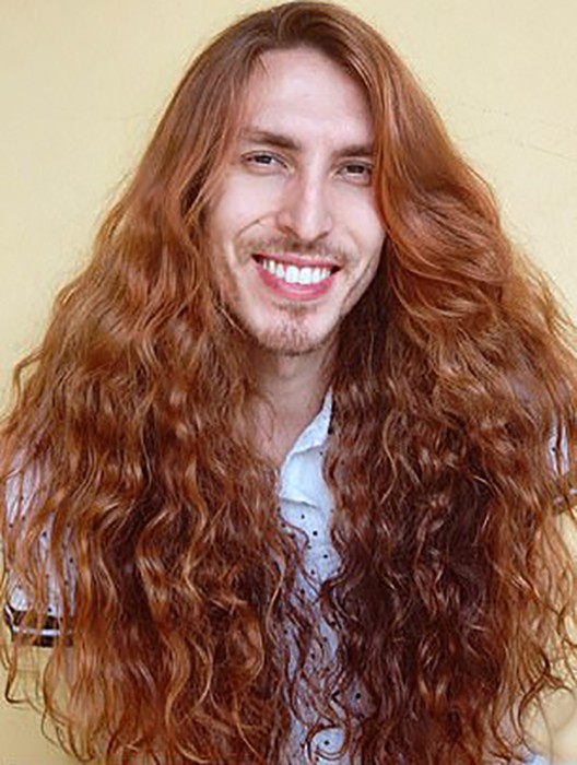 Бразилец удивляет густыми и длинными волосами как у Рапунцель (8 фото)