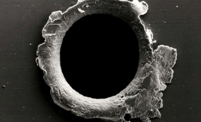 НАСА показали, какая сила у метеорита размером с песчинку (3 фото)