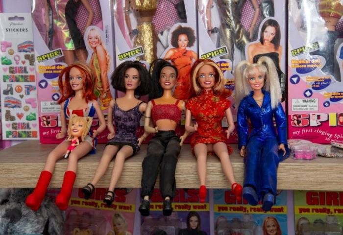 Фанатка Spice Girls потратила ?6 000 на памятные вещи (9 фото)