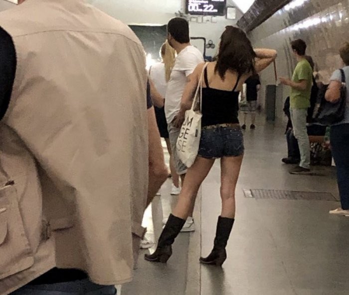Стиляги в метро (33 фото)