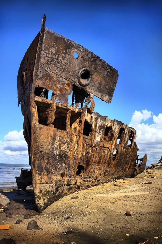 Заброшенные корабли со всего мира (25 фото)