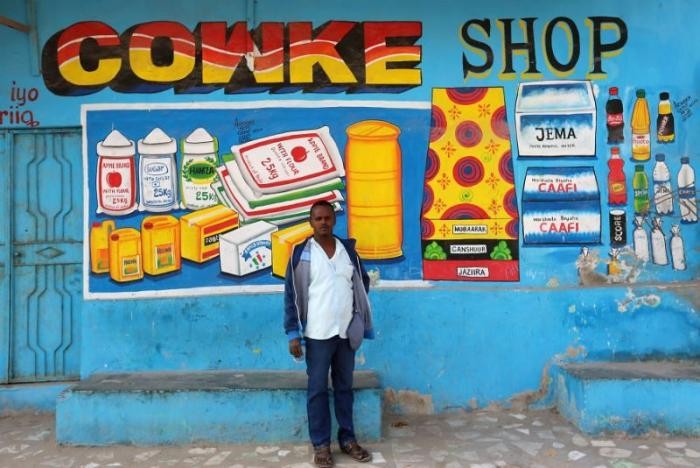 В Сомали не нужно заходить в магазин, всё на фасаде (17 фото)
