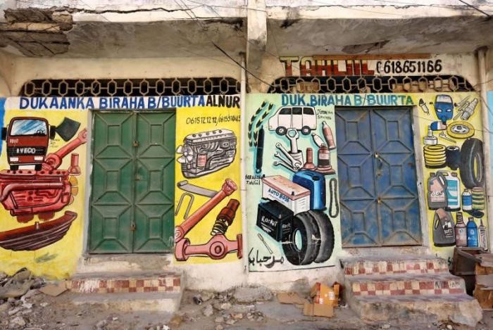 В Сомали не нужно заходить в магазин, всё на фасаде (17 фото)