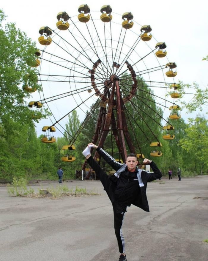 Молодежь прется в Припять, чтобы сделать "смешные" фото (35 фото)