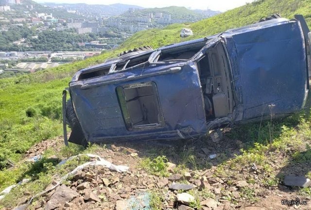 Жуткая авария во Владивостоке. Удивительно, все остались живы (5 фото)