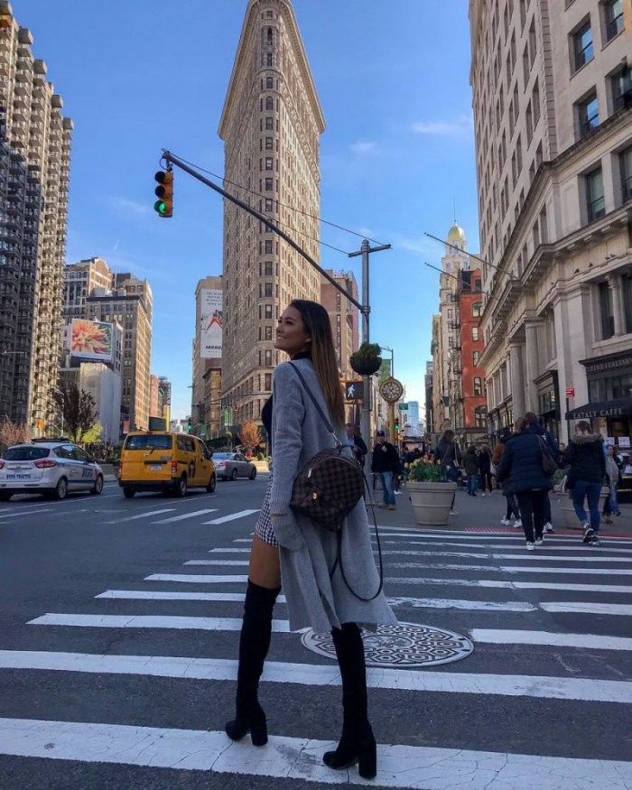 Улыбающиеся девушки (34 фото)