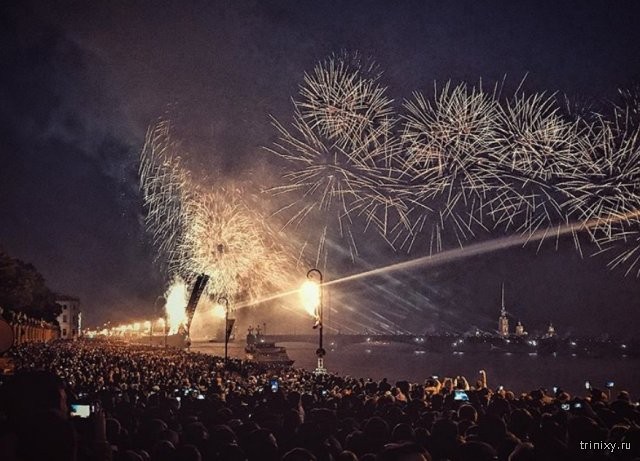 В Санкт-Петербурге прошел праздник "Алые паруса" (10 фото)