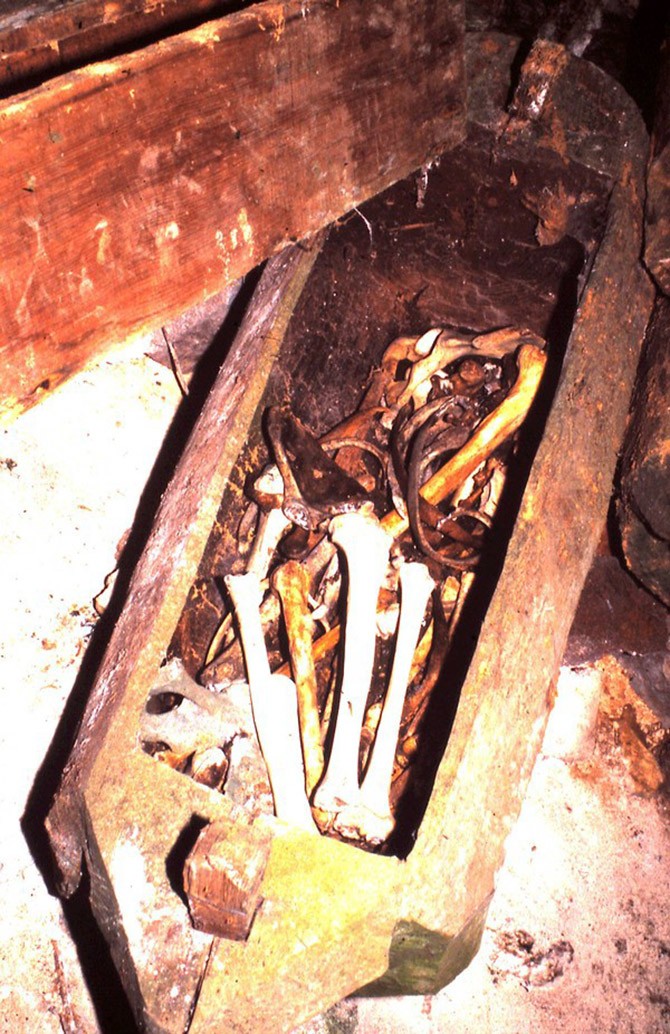 Таинственные висячие гробы Сагады (9 фото)
