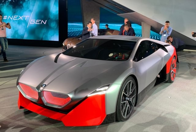 BMW показал концепт беспилотного автомобиля M Next (9 фото)