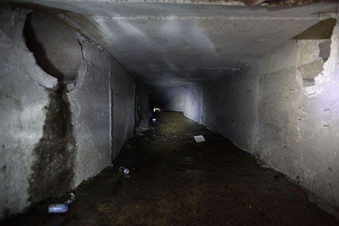 Секретные тоннели скандального мексиканского наркобарона (13 фото)