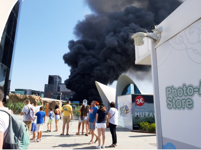 В Испании случился пожар в крупнейшем океанариуме Европы (3 фото)