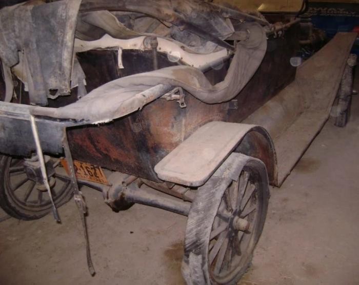 В амбаре нашли Ford Model T, которому больше 100 лет (9 фото)