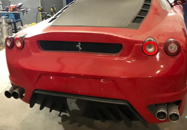 Фабрика по производству поддельных Ferrari и Lamborghini (10 фото)