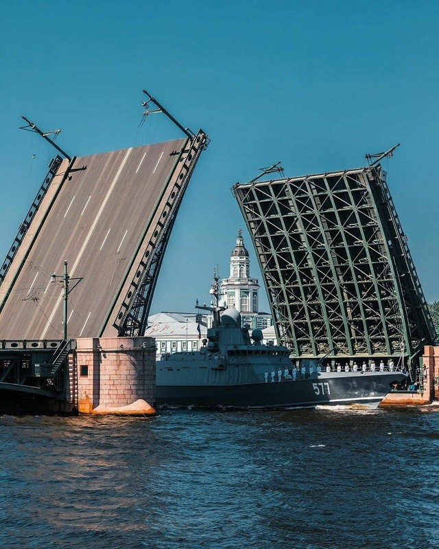 Фотоотчет с военно-морского парада в честь Дня ВМФ (17 фото)