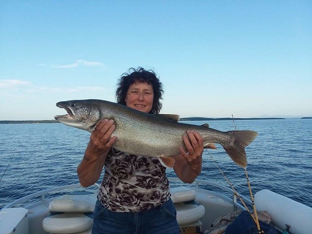 Семейная пара из США поймала в озере Шамплейн рыбу-мутанта (2 фото)
