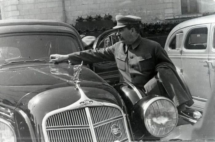 Личный бронеавтомобиль Сталина: жизнь после смерти (9 фото)
