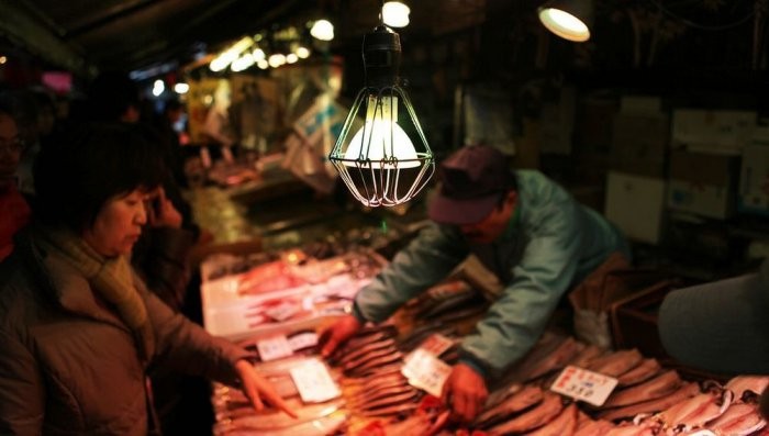 Самый большой в мире рыбный рынок (15 фото)
