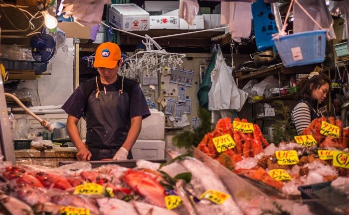 Самый большой в мире рыбный рынок (15 фото)